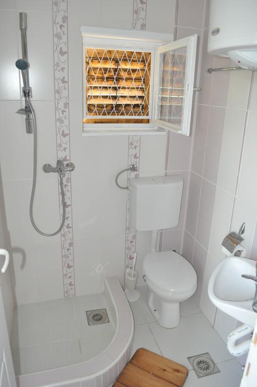 Apartments Borove Noci Rednek Szoba fotó